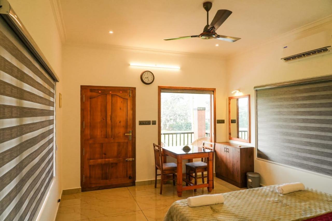 Coconut Palms Village *